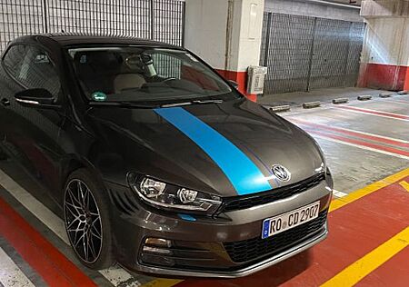 VW Scirocco Volkswagen 2.0 TDI BlueMotion Technology -