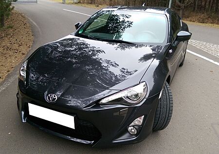 Toyota GT86 2,0-l-Boxermotor mit FOX Auspuffanlage