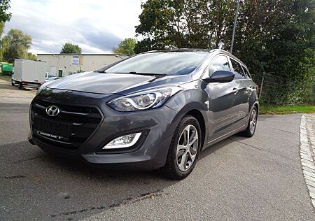 Hyundai i30 cw blue 1.6 Trend