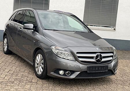 Mercedes-Benz B 180 Sportpaket *Navi/Sitzheizung/2XPTC*