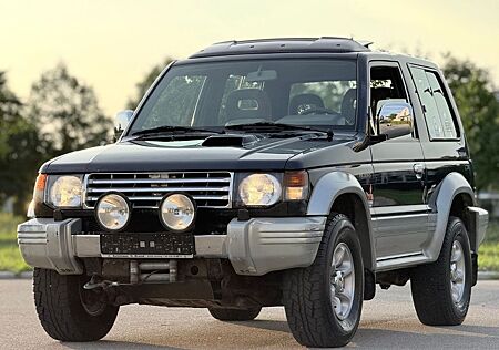 Mitsubishi Pajero American Dream 2800 TD*Schiebedach*