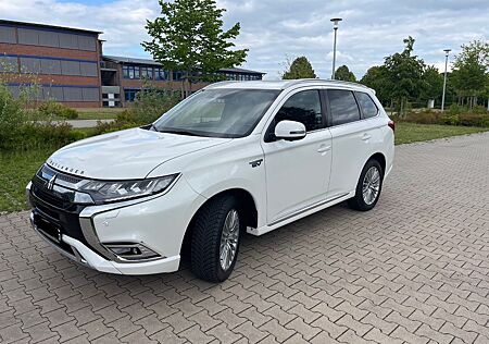 Mitsubishi Plug in Hybrid Outlander Plug-in Hybrid Outlander 2.4 MIVEC Plus Edition