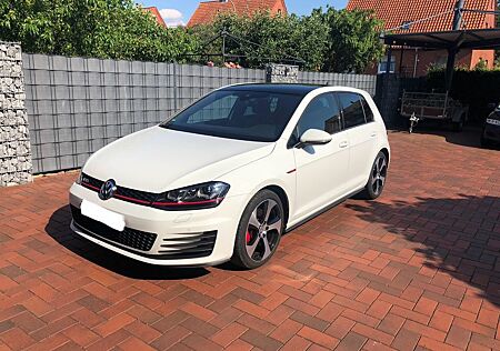 VW Golf Volkswagen 2.0 TSI DSG BMT GTI GTI