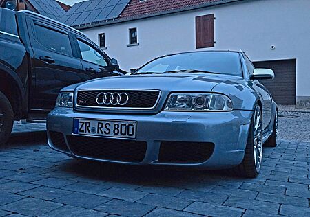 Audi RS4 quattro - HU/AU Großer Service NEU