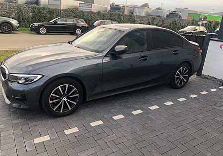 BMW 320d xDrive Automatic - Sportline - Laser - HUD