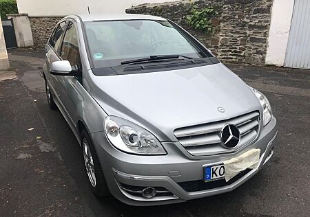 Mercedes-Benz B 200 -