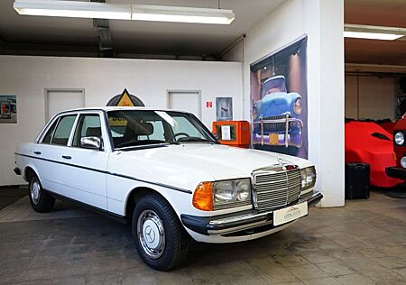 Mercedes-Benz 300 W123 D Klima Leder orig. 19.893km 2. Hand