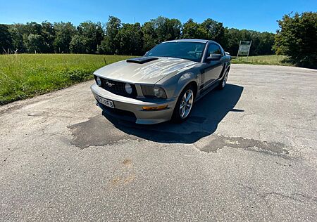 Ford Mustang GT - California Special - 4,6l V8