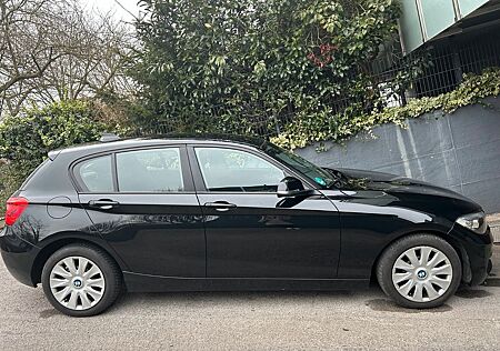 BMW 118i - Automatik, NichtraGaragenwagen, aus 1. Ha