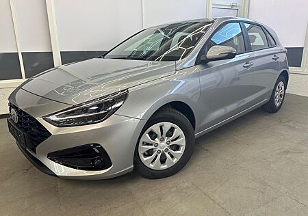 Hyundai i30 STYLE NAVI LED RFK PDC 1.5 MPI 70,6kW96PS...