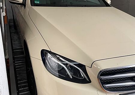 Mercedes-Benz E 220 d T Autom. -