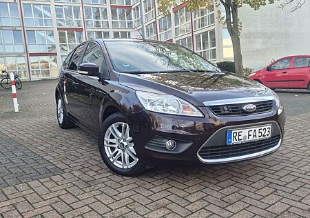 Ford Focus GHIA /125 PS/KLIMA/EFH/AHK/SHZ/EINPARKHEL