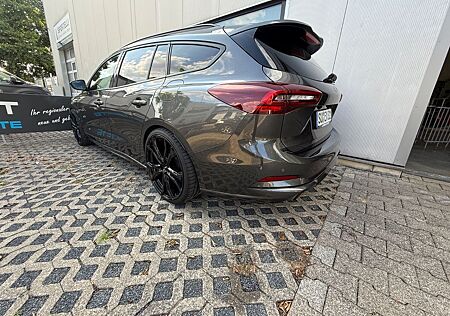 Ford Focus 2,3 EcoBoost ST X Turnier / 19" W. +20" S.