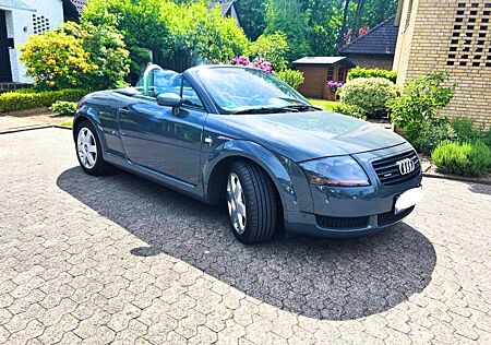 Audi TT Roadster 1.8T quattro 224 PS Nimusgrau