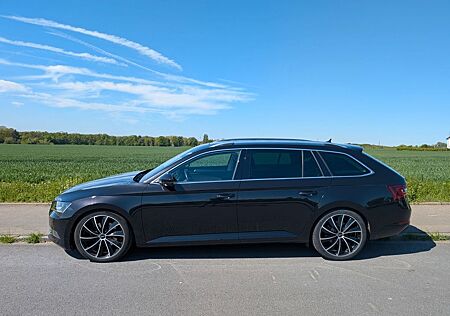 Skoda Superb Combi 1.8TSI DSG STYLE Pano ACC AHK