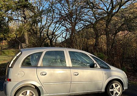 Opel Meriva 1.6 TWIN. INNOVATION "110 Jahre" Easy...