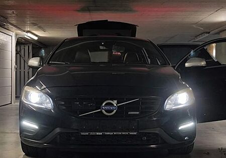 Volvo V60 D5 AWD R-Design