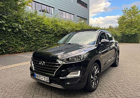 Hyundai Tucson 1.6 Premium 2WD Pano+NAVI+RFK+SHZ+CarPlay