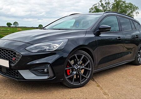 Ford Focus ST | 280 PS | 1. Hand | Recaro | B&O