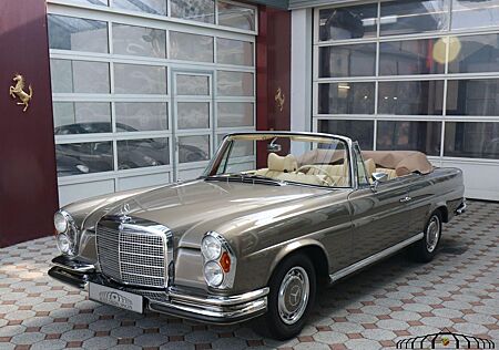 Mercedes-Benz 280 SE 3.5 Cabrio Original 3.5 Cabriolet 027