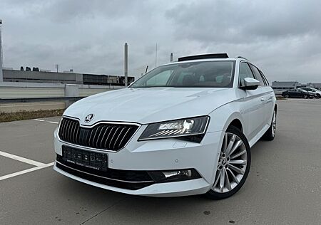 Skoda Superb Combi 2.0 TDI Style 4x4 PANO*NAVI*XENON