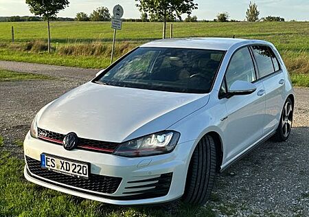 VW Golf Volkswagen 2.0 TSI GTI DSG BMT 220 PS *SH gepflegt*
