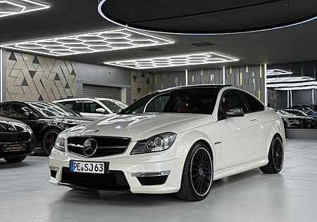 Mercedes-Benz C 63 AMG 6.2 V8