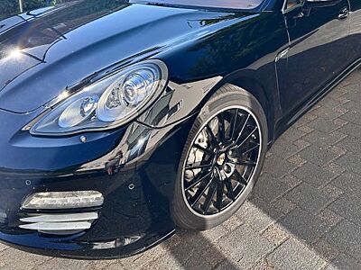 Porsche Panamera 4S -