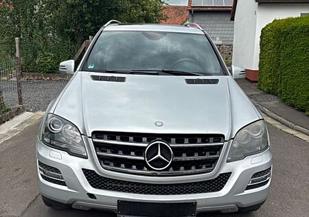 Mercedes-Benz ML 300 CDI 4MATIC BlueEFFICIENCY -