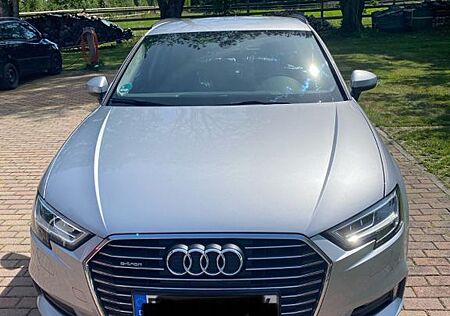Audi A3 40 e-tron S tronic design Sportback AHK