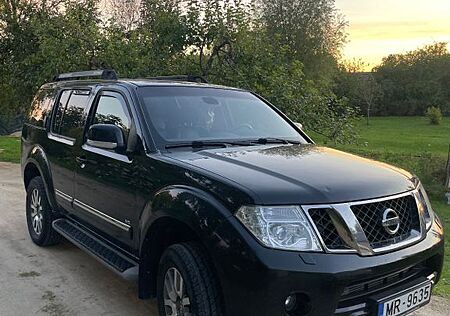 Nissan Pathfinder 3.0 V6 dCi DPF LE 4WD Automatik LE