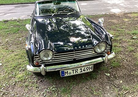Triumph TR4