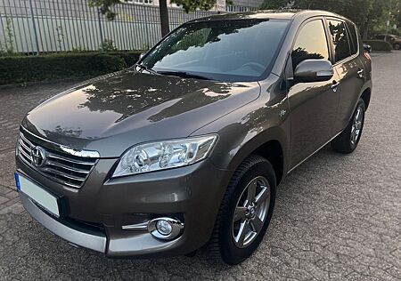 Toyota RAV 4 2.2 4x4 Travel Automatik Leder Navi