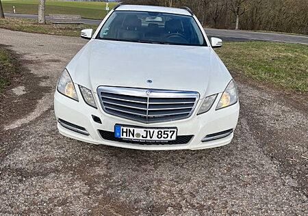 Mercedes-Benz E 200 CDI T BlueEFFICIENCY -