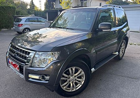 Mitsubishi Pajero 3,2 DI-D 4WD Diamand-Edition Automatik