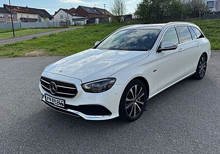 Mercedes-Benz E 300 de - AVANTGARDE, MBUX, MULTIBEAM LED