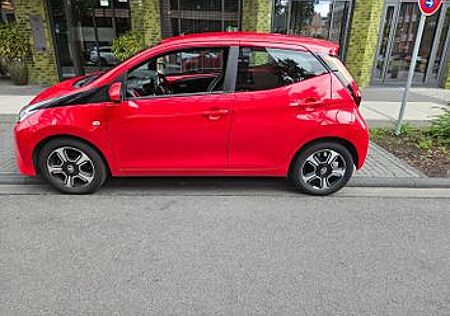 Toyota Aygo (X) Aygo (X) 1,0-l-VVT-i x x