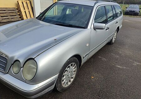 Mercedes-Benz E 240 T CLASSIC Classic Bastelfahrzeug