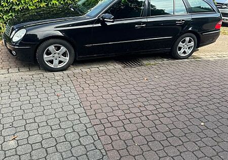 Mercedes-Benz 220