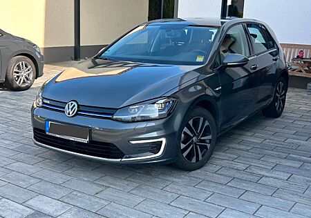 VW Golf Volkswagen eGolf 92%SOH CCS ACC Wärmepumpe SHZ LED