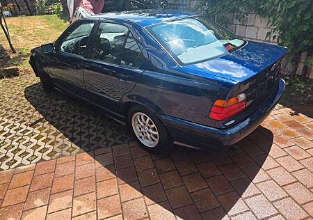 BMW 320i