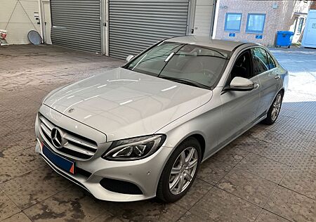 Mercedes-Benz C 200 CGI 9G Avantgarde/ LED / R-Kamera