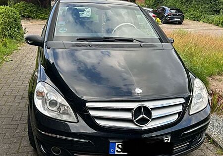 Mercedes-Benz B 200 -