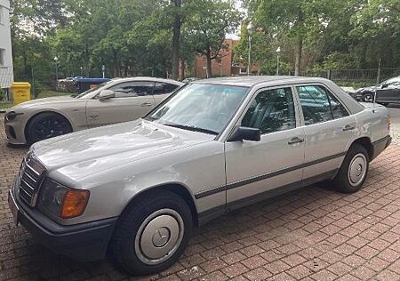 Mercedes-Benz E 300 300 E 4-Matic, erst 81000 km !!! Perfekt