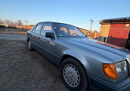 Mercedes-Benz 230