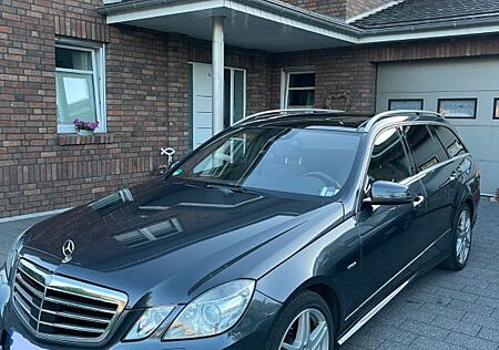 Mercedes-Benz E 350 CDI/AMG/SHZ/SD/AHK/Leder/Keyless/PDC/RFK