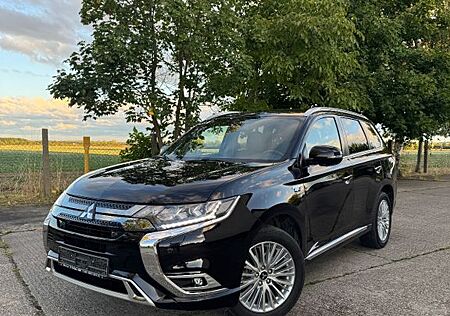 Mitsubishi Outlander PHEV Plus 4WD