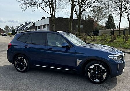 BMW iX3 IMPRESSIVE Garantie bis 2026 PANO Leder HeUp