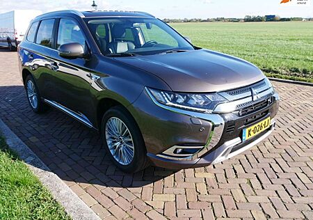 Mitsubishi Outlander 2.4 PHEV Intense+ PANO HIFI *13999 NET