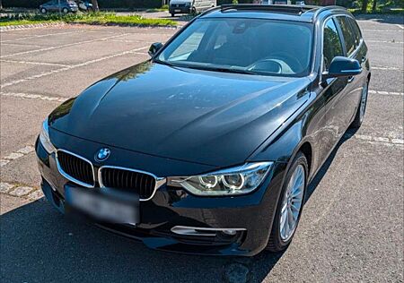 BMW 320d Touring - 79 tkm Pano HUD Automatic DAB
